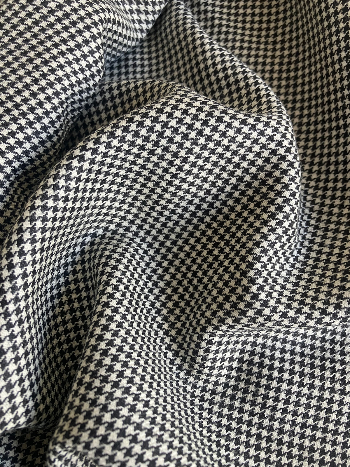 PFS077 - Pure Wool Houndstooth Suiting - Black & White (3.65m)